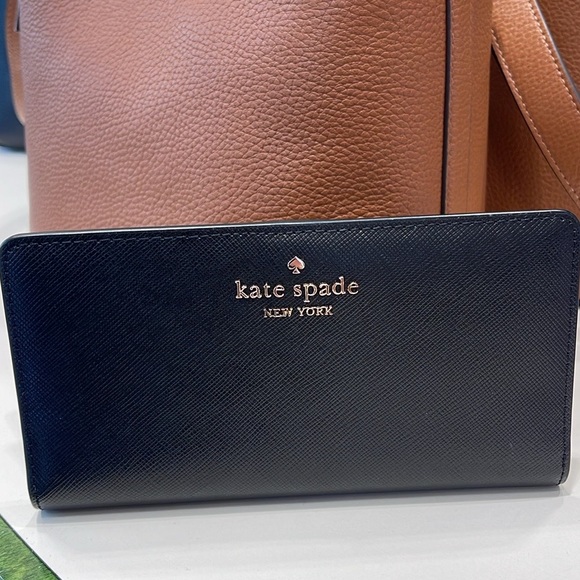Kate Spade Madison Large Slim Bifold Wallet
Black 
NWT - Picture 1 of 16